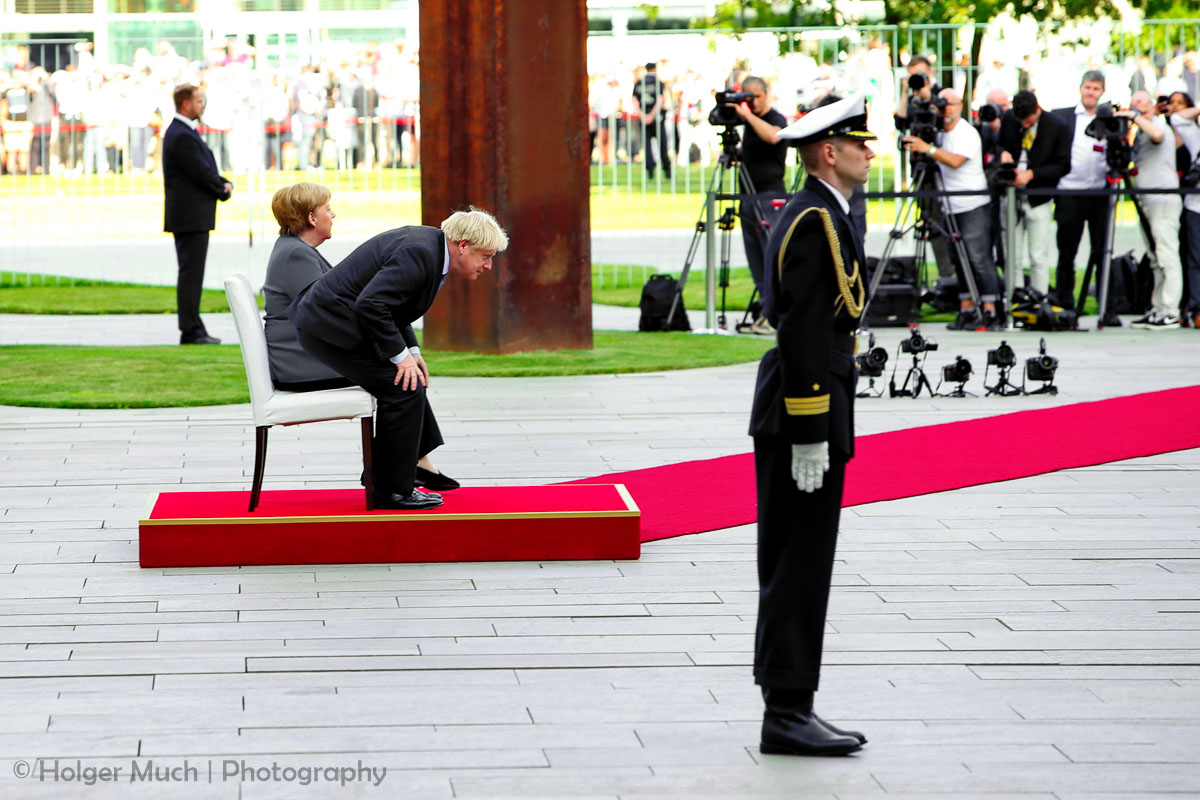 Rückblende 2019: Begrüßung des Premierministers von Großbritannien Boris Johnson durch Bundeskanzlerin Angela Merkel in Berlin
